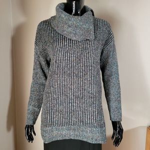 Leo And Nicole Sweater Size M